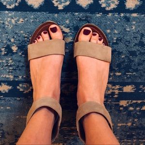 STEVE MADDEN Tan Tassel Sandals | 8